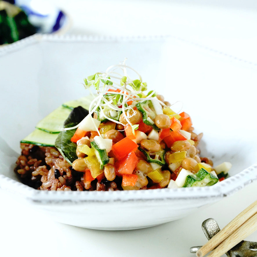 毎日続けたい!納豆と夏野菜のねばねばカラフルボウル
